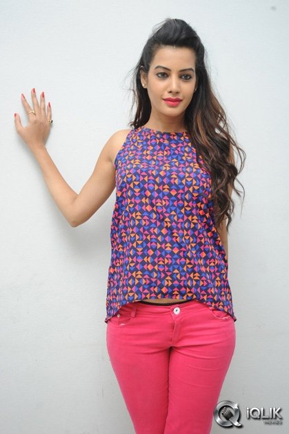 Diksha-Panth-at-Kavvintha-Movie-Trailer-Launch